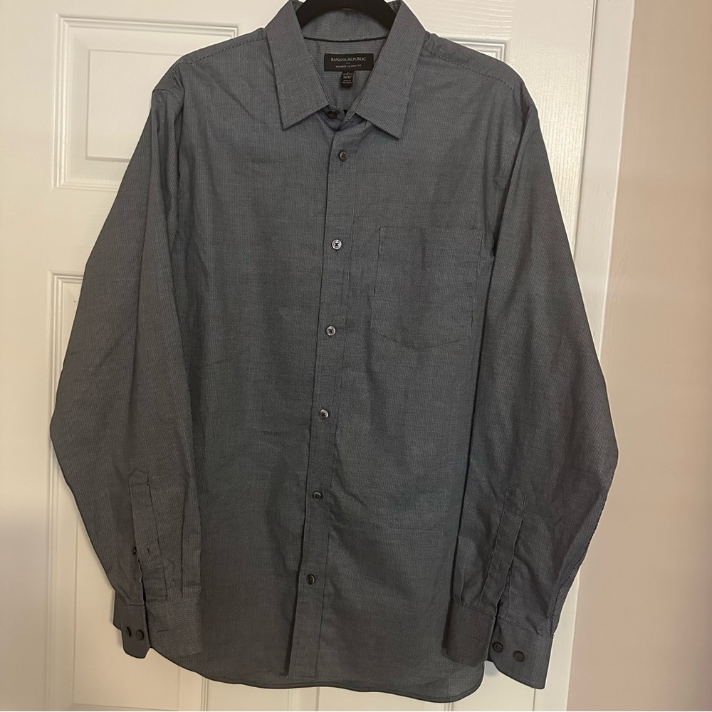 BANANA REPUBLIC CLASSIC FIT BLUE BUTTON DOWN SHIRT SIZE L